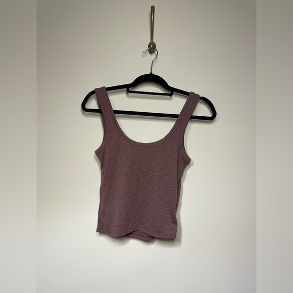 Vuori Sunrise Crop Tank in Chestnut - Picture 7 of 7